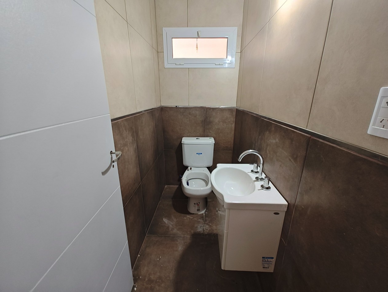 CASA USO COMERCIAL (OFICINAS ADMINISTRATIVAS)