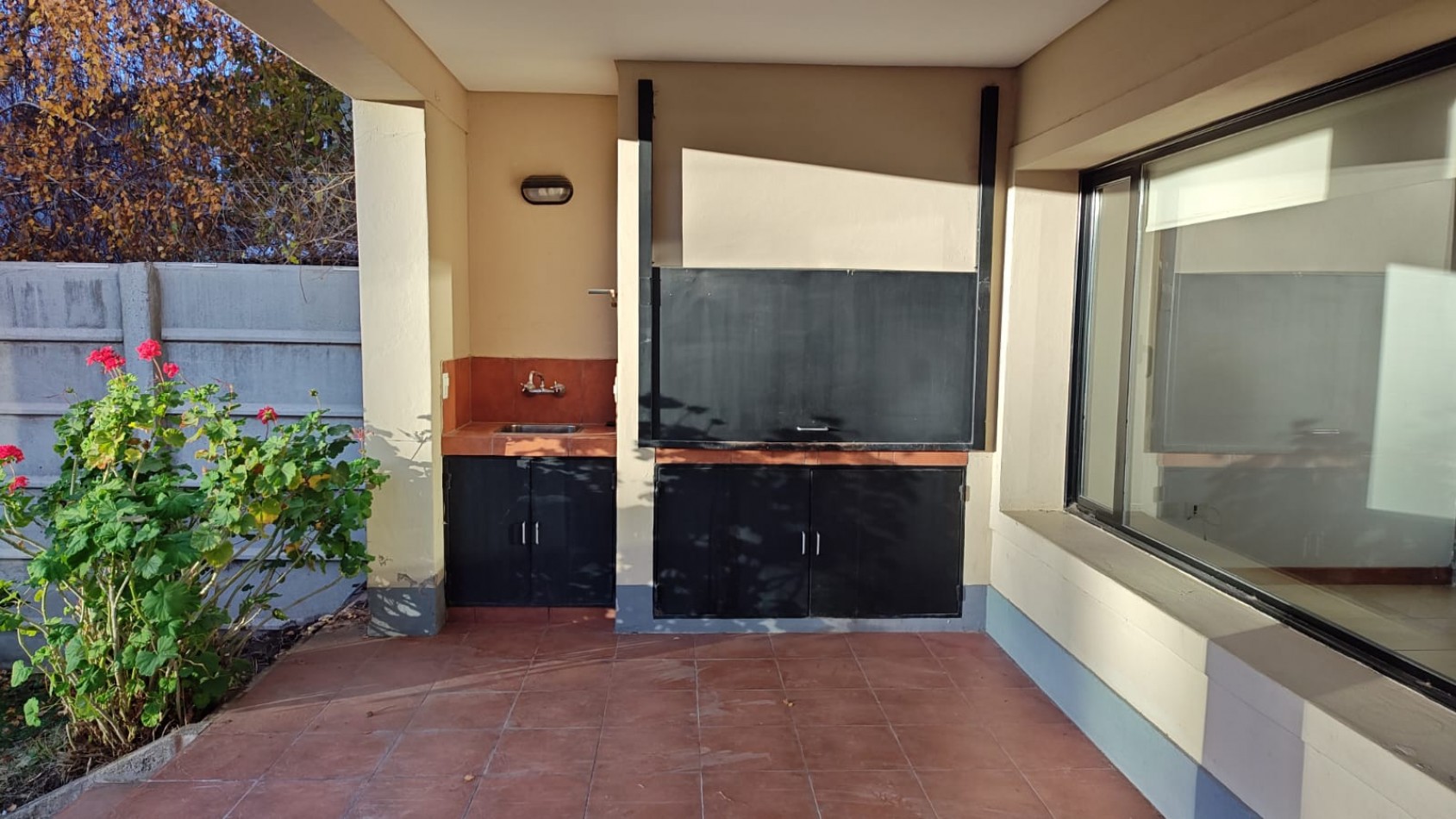 CASA NIVEL GERENCIAL EN ALQUILER.