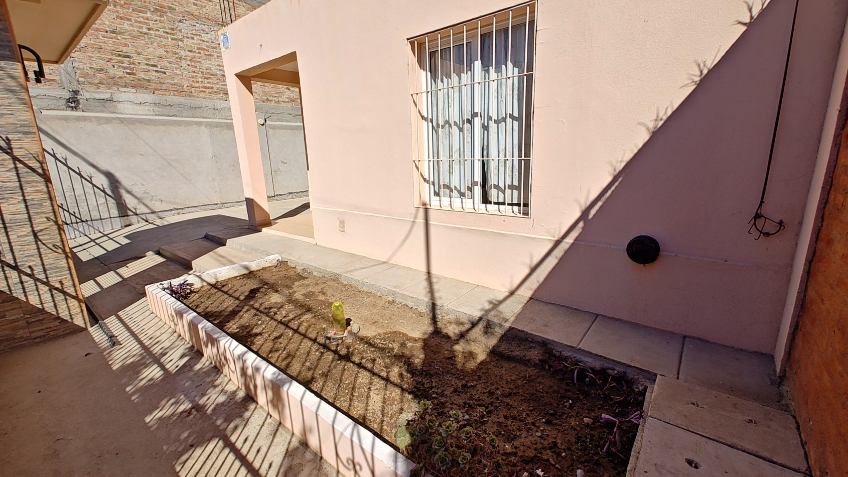 CASA 2 DORMITORIOS EN PLANTA BAJA EN ALQUILER
