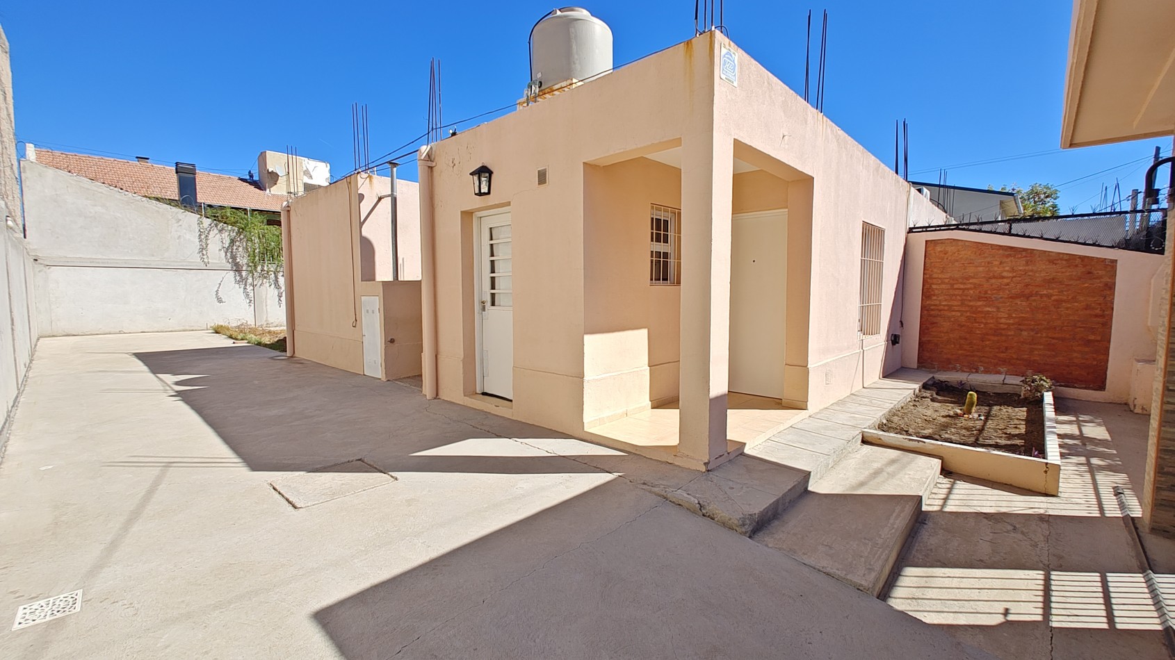 CASA 2 DORMITORIOS EN PLANTA BAJA EN ALQUILER