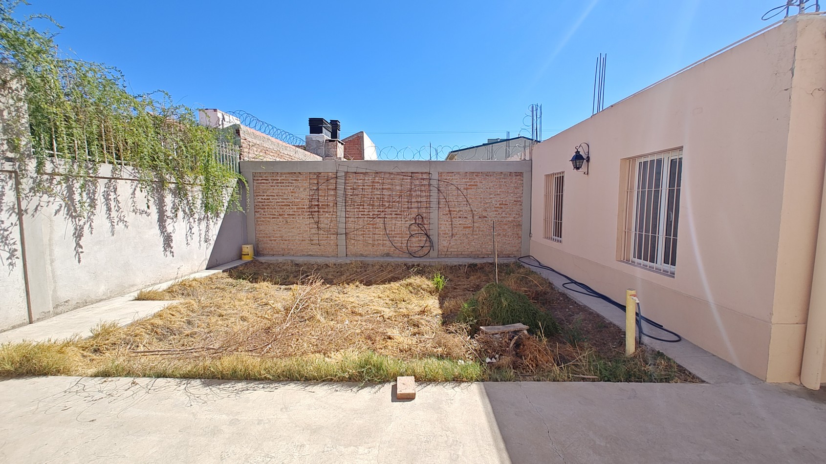 CASA 2 DORMITORIOS EN PLANTA BAJA EN ALQUILER