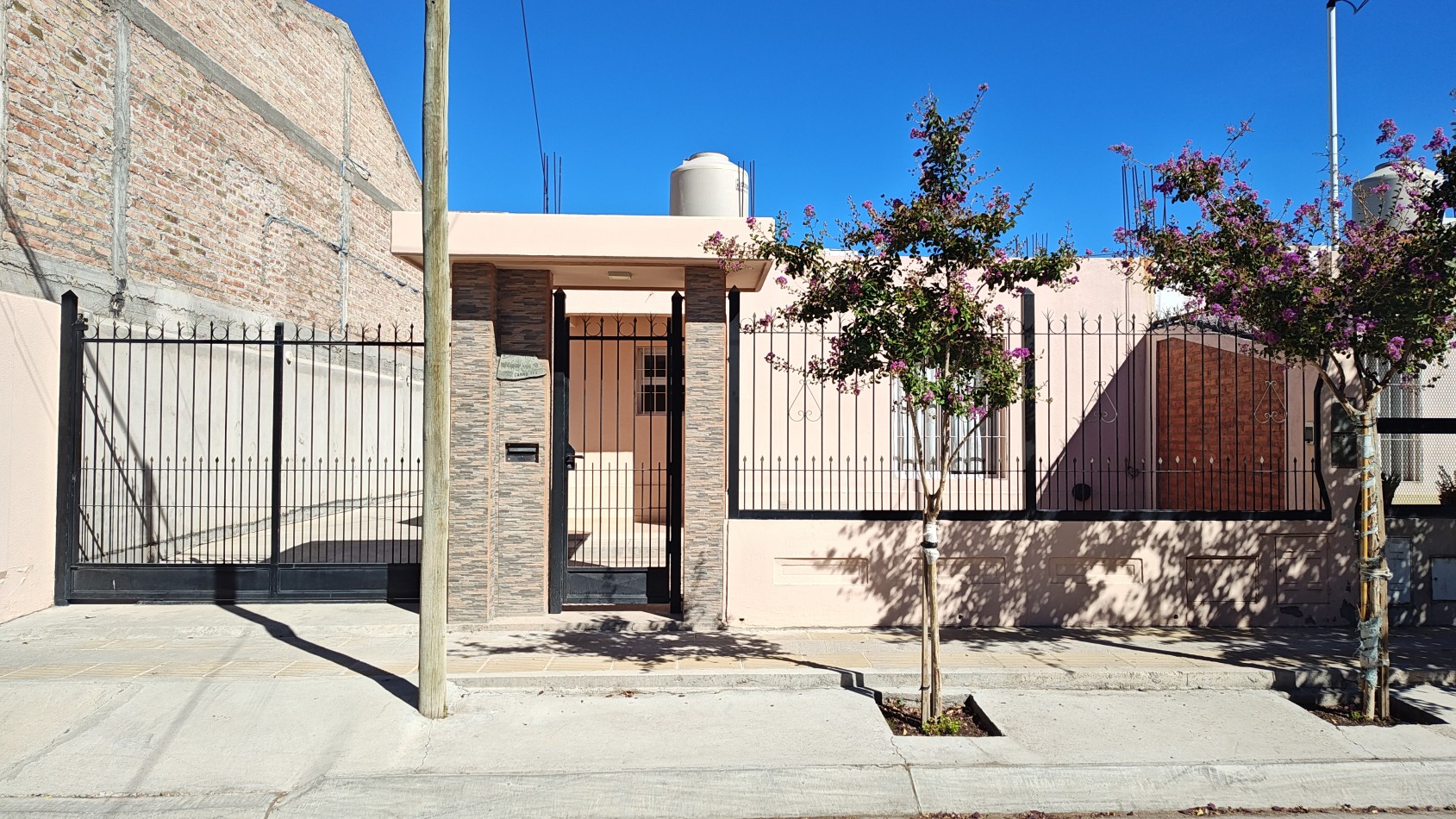 CASA 2 DORMITORIOS EN PLANTA BAJA EN ALQUILER