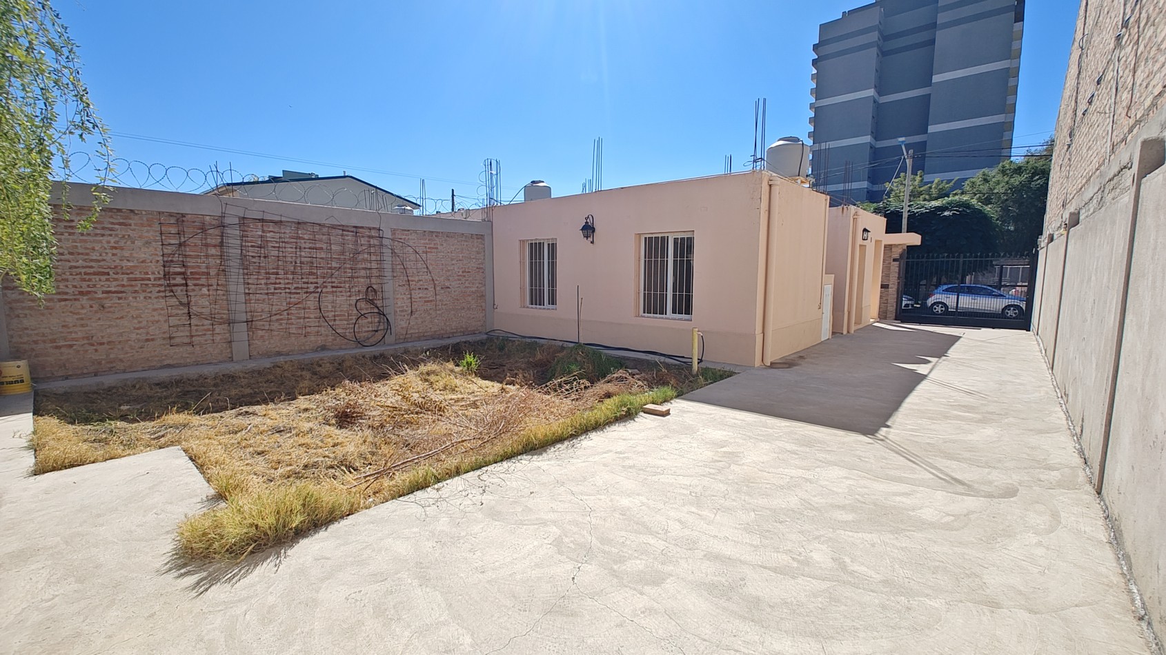 CASA 2 DORMITORIOS EN PLANTA BAJA EN ALQUILER