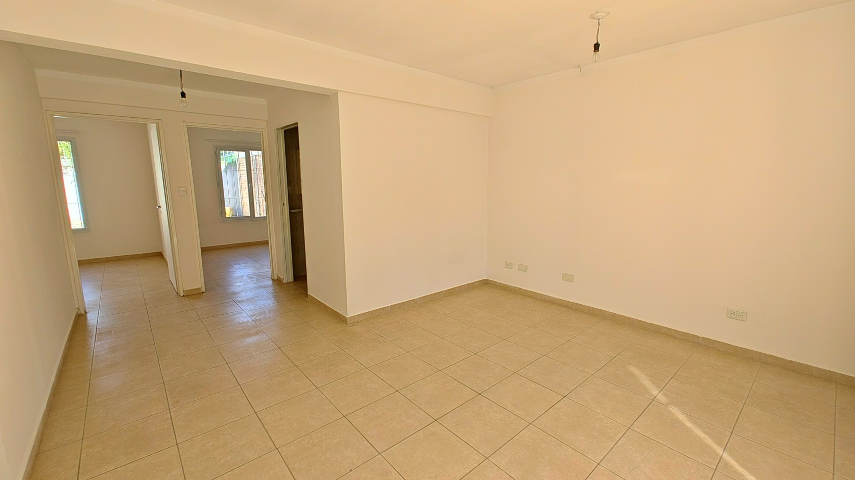CASA 2 DORMITORIOS EN PLANTA BAJA EN ALQUILER