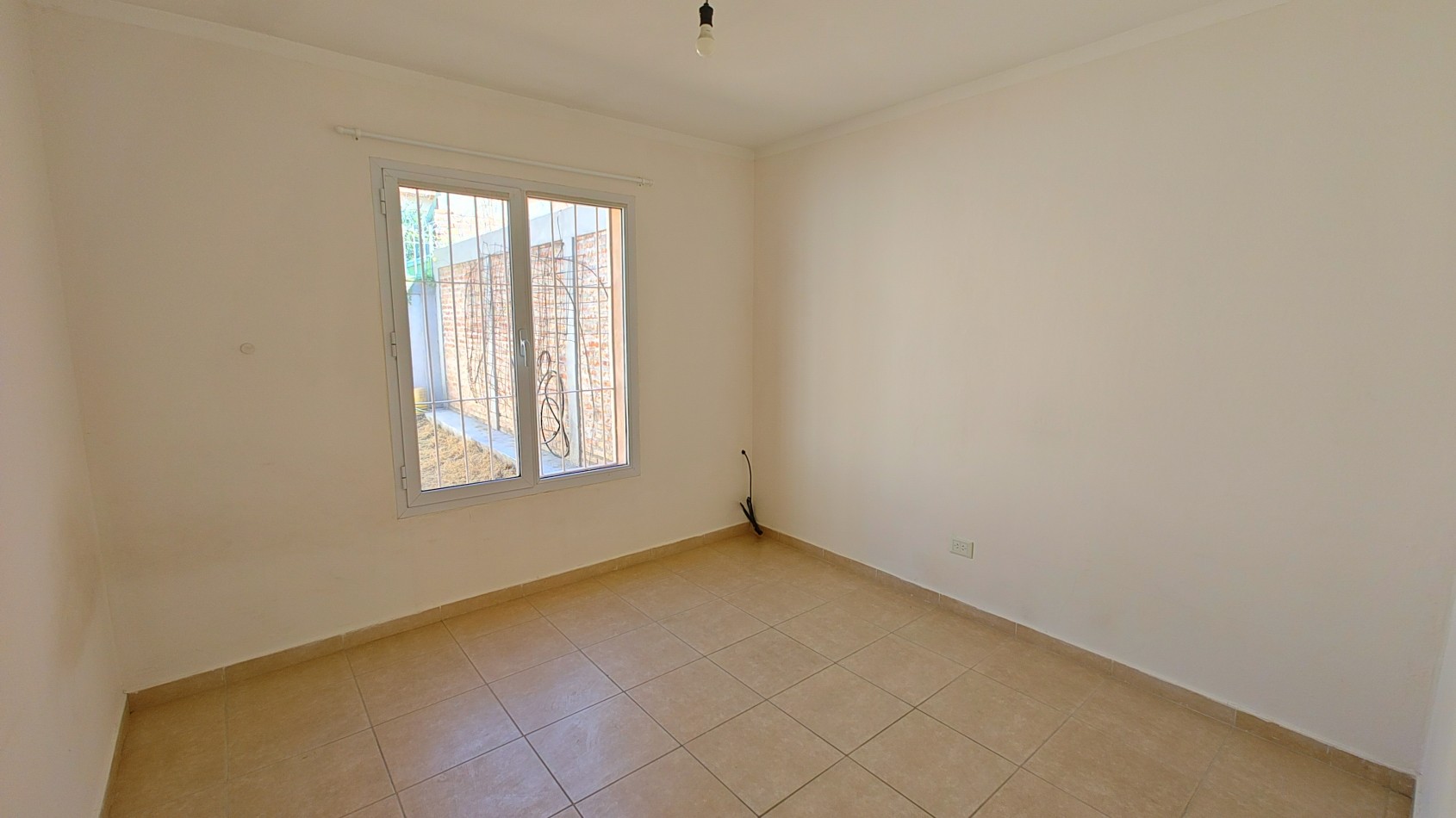 CASA 2 DORMITORIOS EN PLANTA BAJA EN ALQUILER