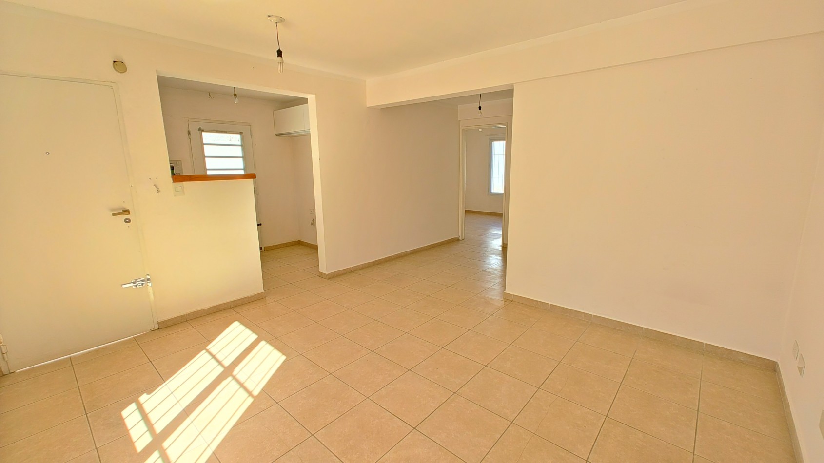 CASA 2 DORMITORIOS EN PLANTA BAJA EN ALQUILER