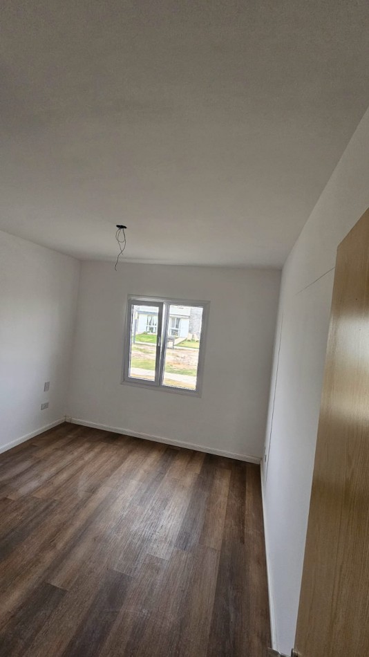CASA EN ALQUILER A ESTRENAR - BARRIO PRIVADO CASAS DE LA FALDA (Cipolletti)