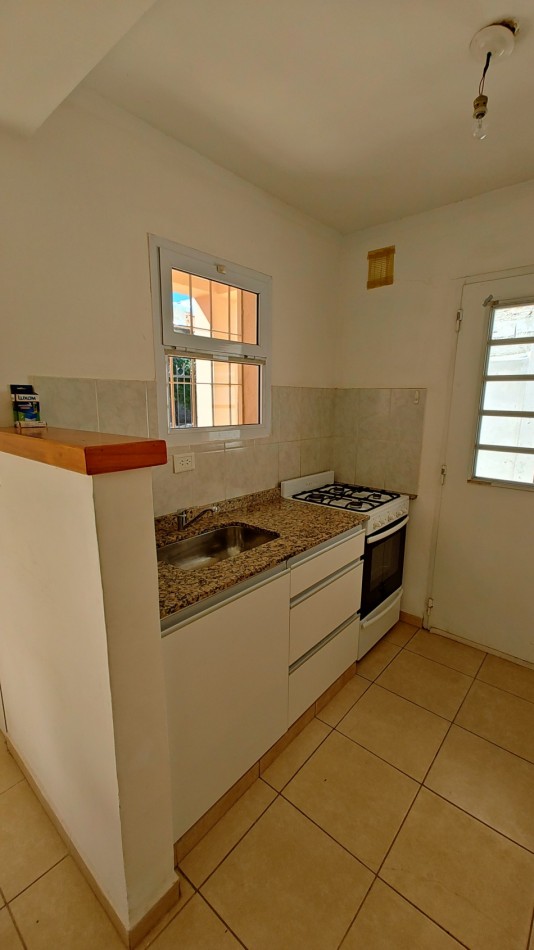 CASA 2 DORMITORIOS EN PLANTA BAJA EN ALQUILER