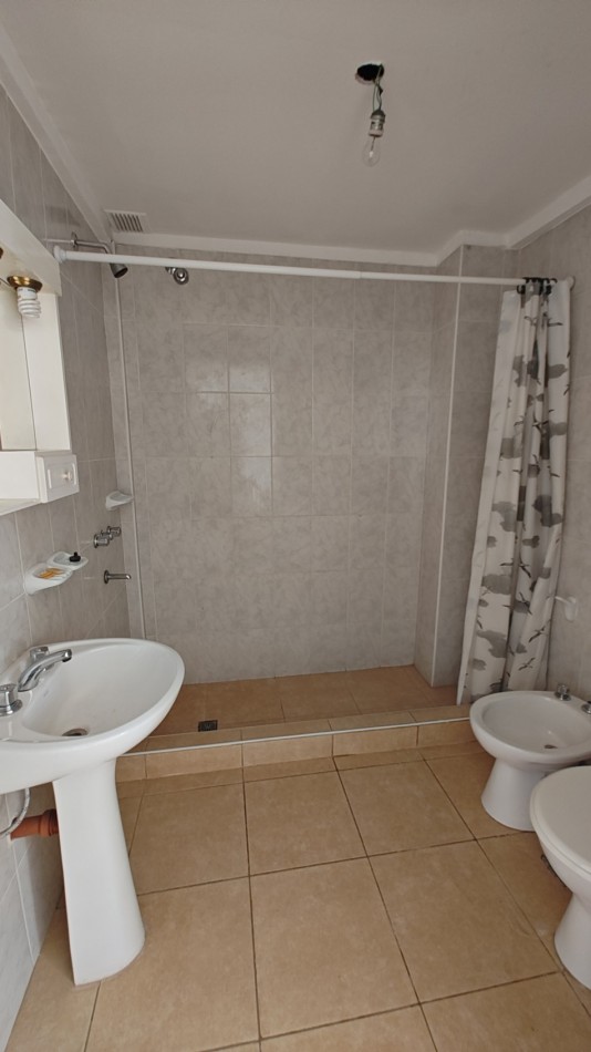 CASA 2 DORMITORIOS EN PLANTA BAJA EN ALQUILER