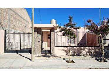 CASA 2 DORMITORIOS EN PLANTA BAJA EN ALQUILER
